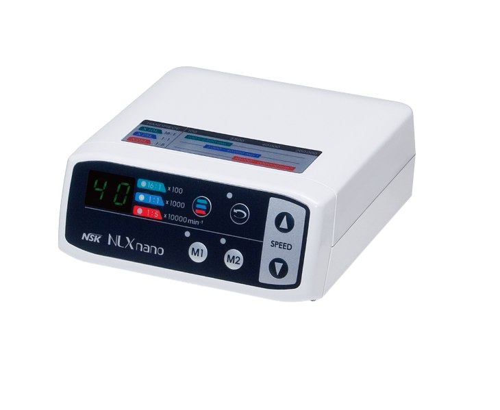 Unidade de controle do micromotor NLX Nano da NSK em vista three-quarters, com display aceso marcando 40